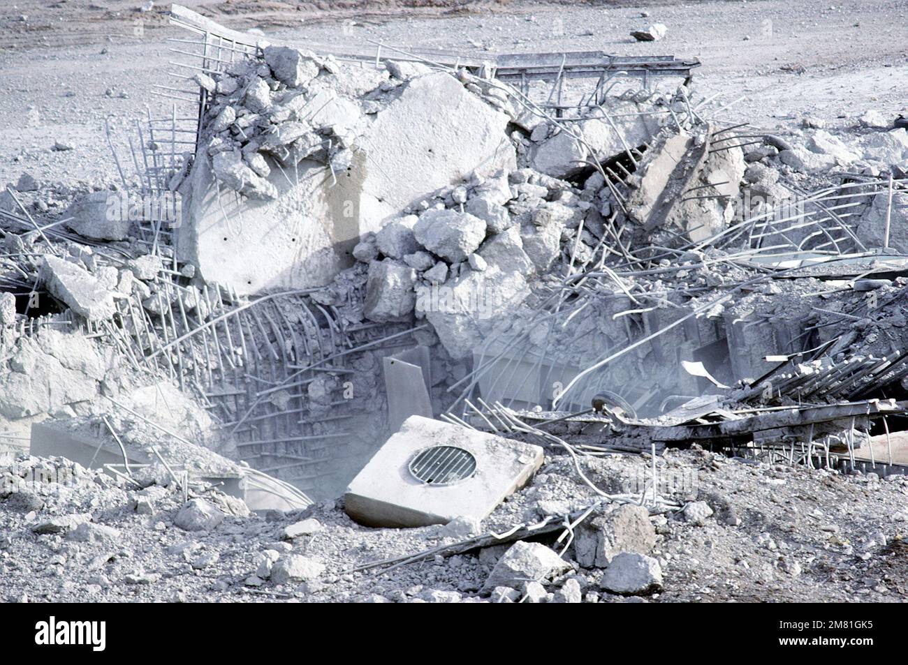 Vue d'un silo de missiles Titan II après avoir été détruit par des experts en démolition en concordance avec le Traité sur la limitation des armements stratégiques (SALT II). Base: Davis-Monthan Air Force base État: Arizona (AZ) pays: Etats-Unis d'Amérique (USA) Banque D'Images
