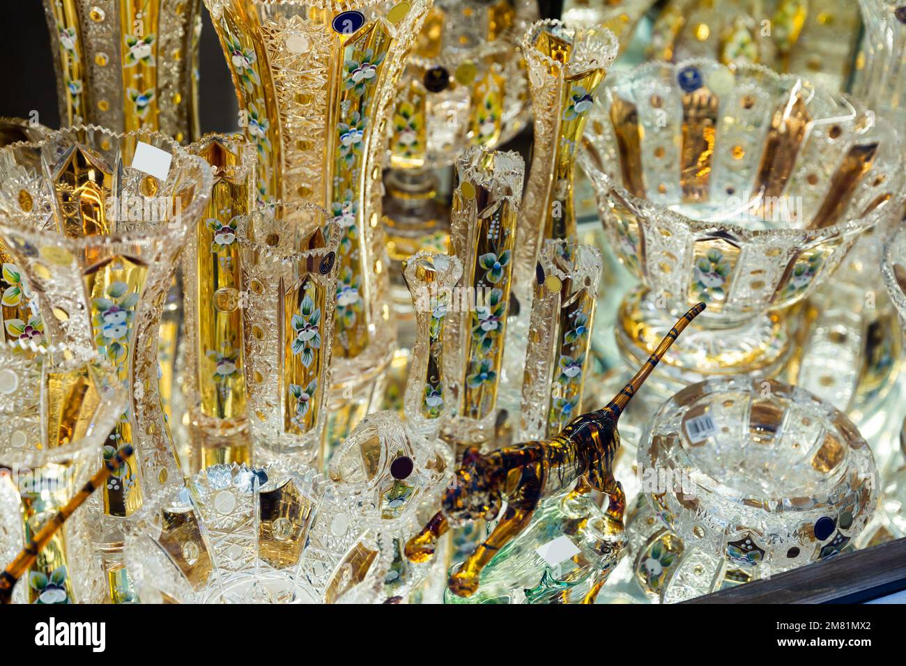 Souvenirs du cristal de Bohême en vitrine Banque D'Images