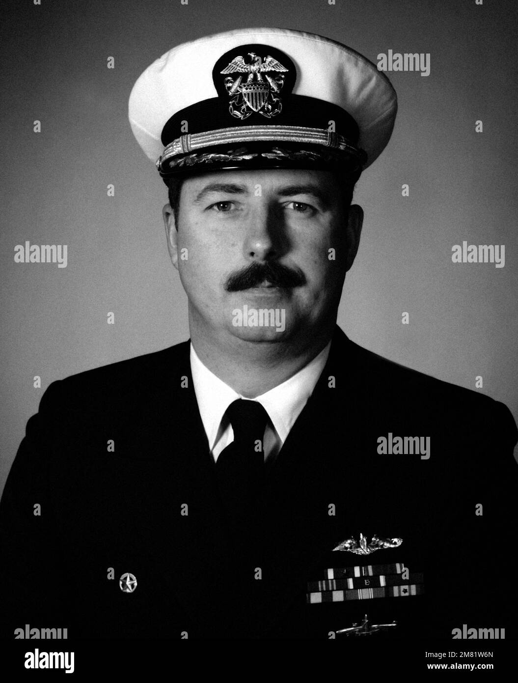 Commandant Robert E. Frick, USN (couvert). Pays : inconnu Banque D'Images