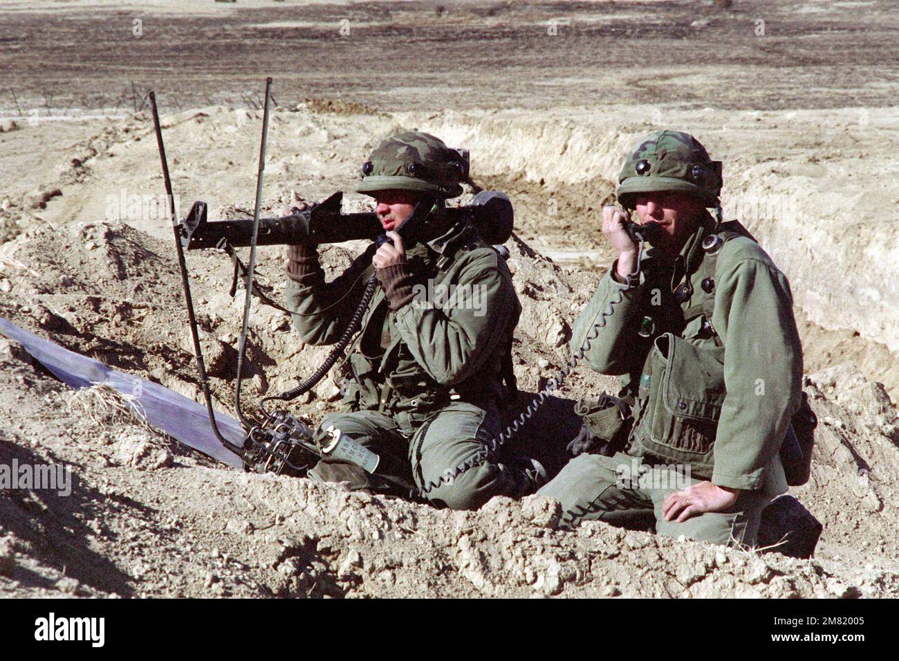 Les membres de la compagnie B, 1/77 Armour, visent une arme anti-char Viper Light lors d'un exercice d'entraînement en aval. Base: Fort Carson État: Colorado (CO) pays: Etats-Unis d'Amérique (USA) Banque D'Images Les membres de la compagnie B, 1/77 Armour, visent une arme anti-char Viper Light lors d'un exercice d'entraînement en aval. Base: Fort Carson État: Colorado (CO) pays: Etats-Unis d'Amérique (USA) Banque D'Images