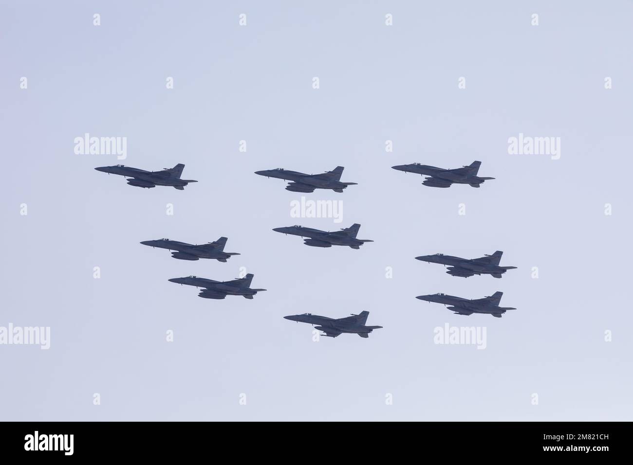 ÉTATS-UNIS Les pilotes de la Marine avec Carrier Air Wing (CVW) 5, retournent à la station aérienne du corps des Marines Iwakuni, Japon, le 9 décembre 2022. Le retour de CVW-5 a marqué l’achèvement de leur plus récent déploiement à bord de l’USS Ronald Reagan (CVN-76), où ils ont projeté la puissance aérienne en faveur d’une Indo-Pacific libre et ouverte. (É.-U. Photo du corps marin par le Cpl. Calah Thompson) Banque D'Images