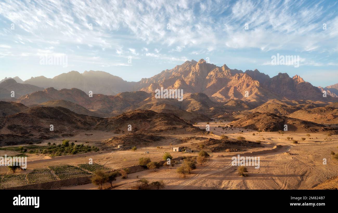 Montagnes dans le désert en Arabie Saoudite prises en janvier 2022 Photo Stock Alamy