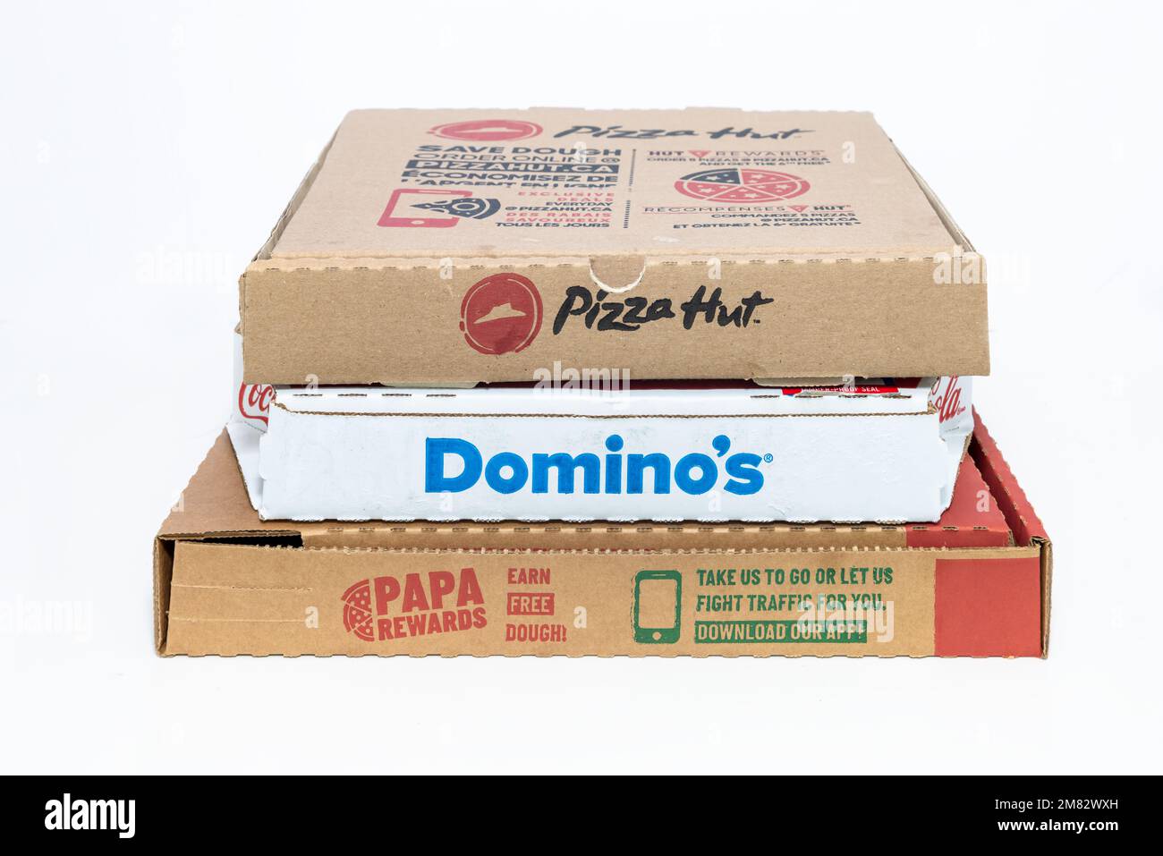 Calgary, Alberta, Canada. 11 janvier 2023. Boîtes à pizza à l'avant. Pizza  Hut, Domino's, Papa John's Photo Stock - Alamy