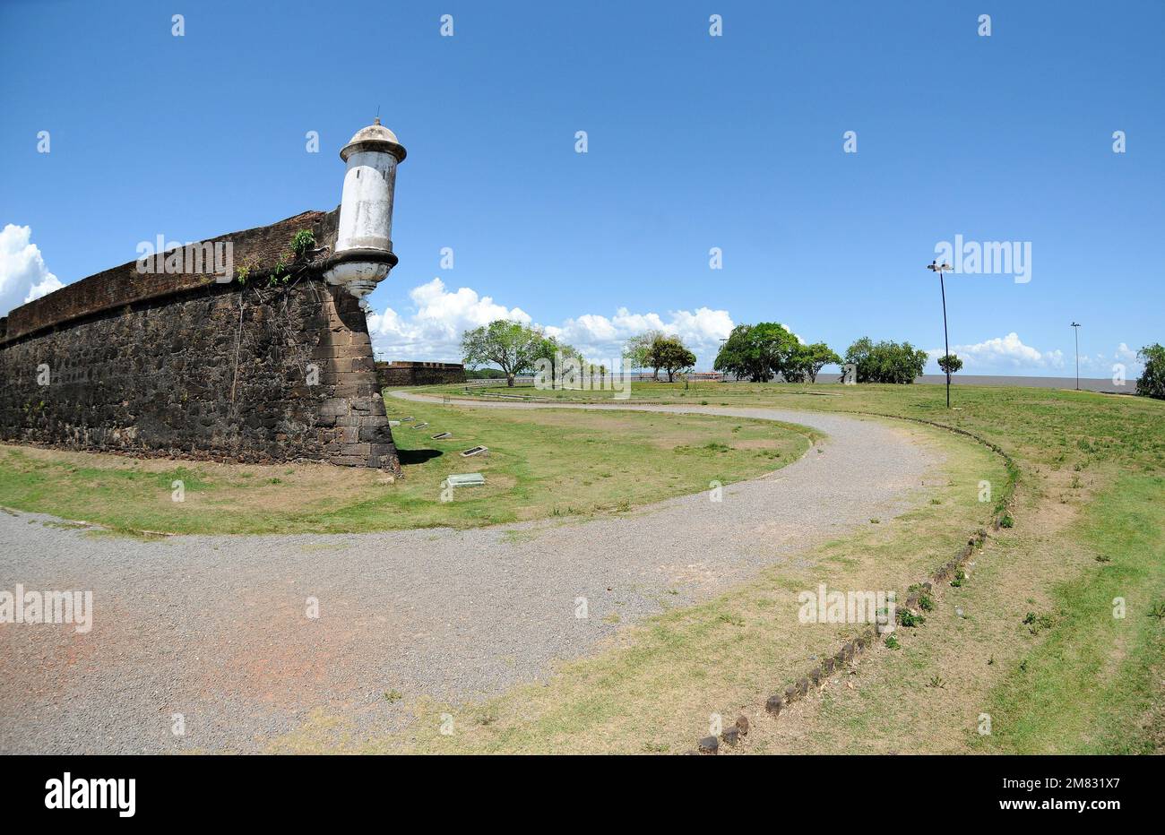 Macapá,Amapá,Brésil,14 novembre 2021. Piste cyclable près de la forteresse de São José do Amapá et à côté de la rivière Amazonas, située dans la région nord Banque D'Images