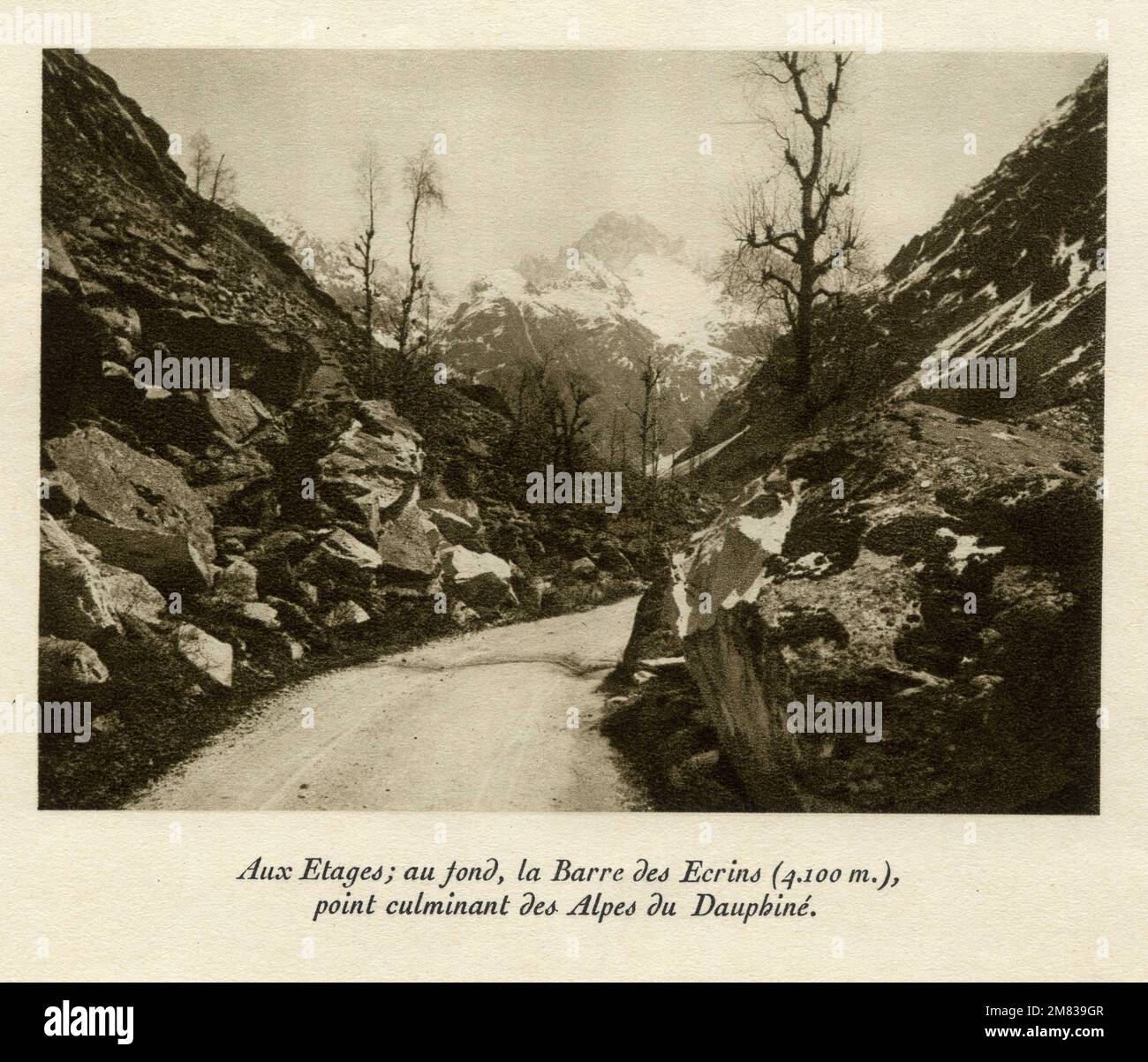 AUX ÉTAGES ; AU FOND , LA BARRE DES ÉCRINS, 4100 M., POINT CULMINANT DES ALPES DU DAUPHINÉ. FRANCE. 1929 Banque D'Images