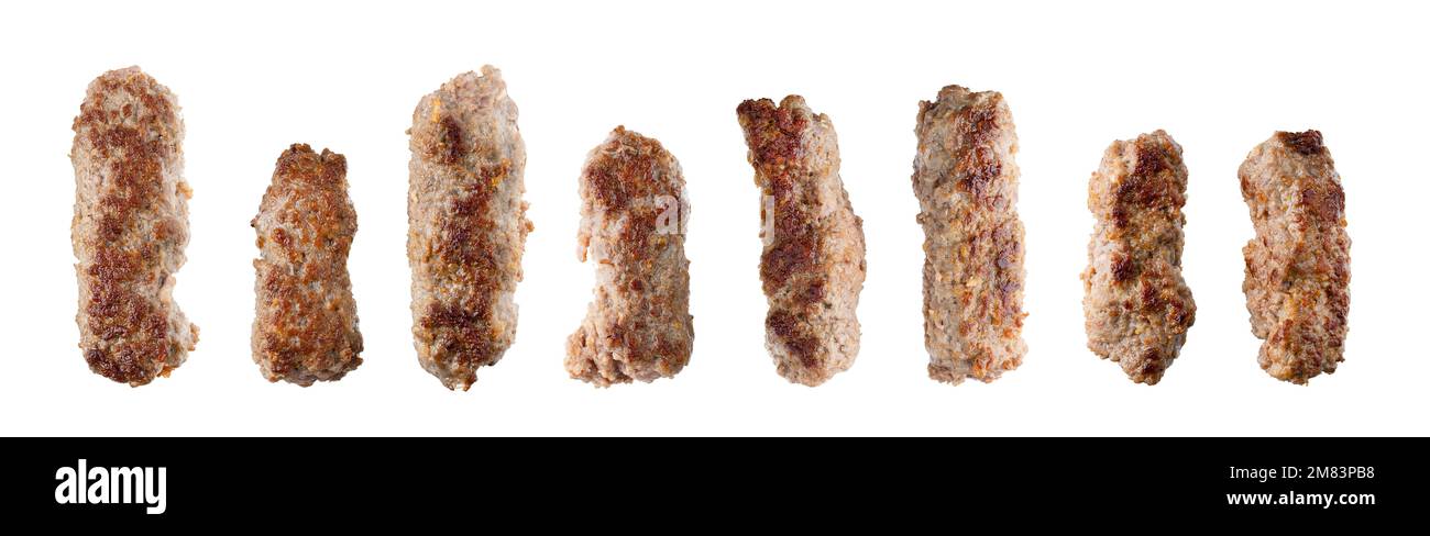 Viande de bœuf ou d'agneau cuite sur brochettes isolées sur fond blanc. Avec masque. Profondeur de champ complète. Superposition de mise au point Banque D'Images