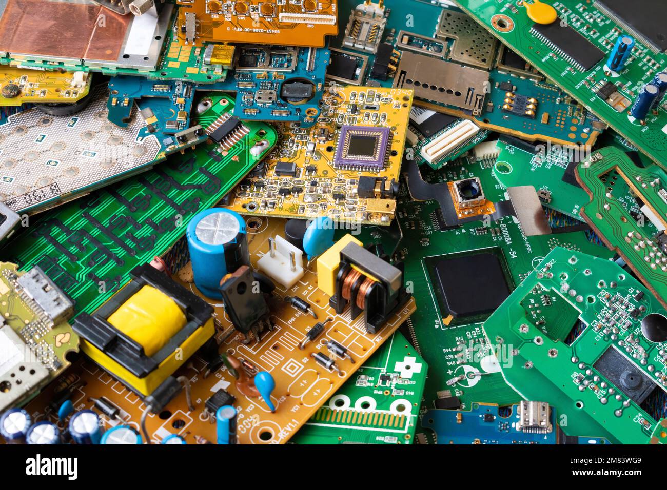 Pile de cartes de circuits électroniques de rebut pour recyclage Banque D'Images