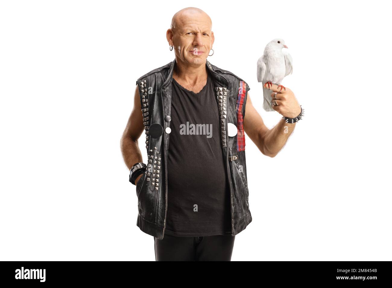 Punk chauve avec une colombe blanche isolée sur fond blanc Banque D'Images