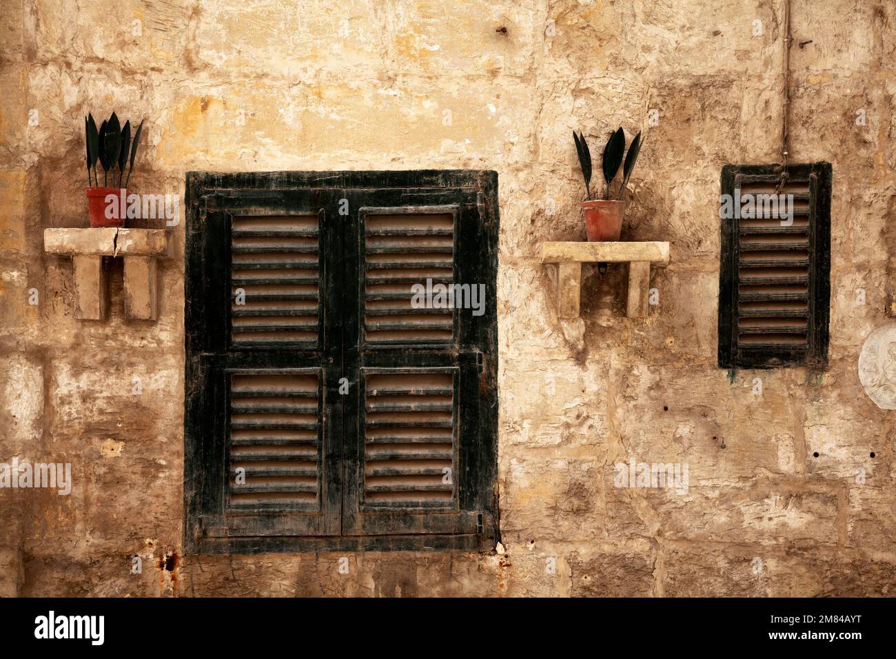 Hausfront mit Fensterladen in der Altstadt, Valletta, Malte, Europa Banque D'Images
