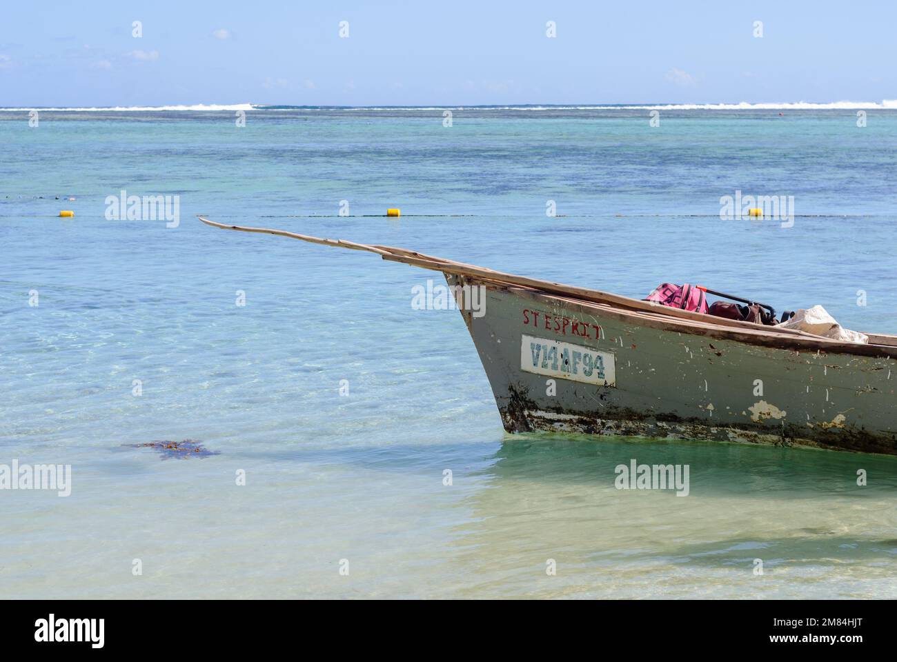 Bateau de pêcheur, plage le Morne à l'île Maurice Banque D'Images