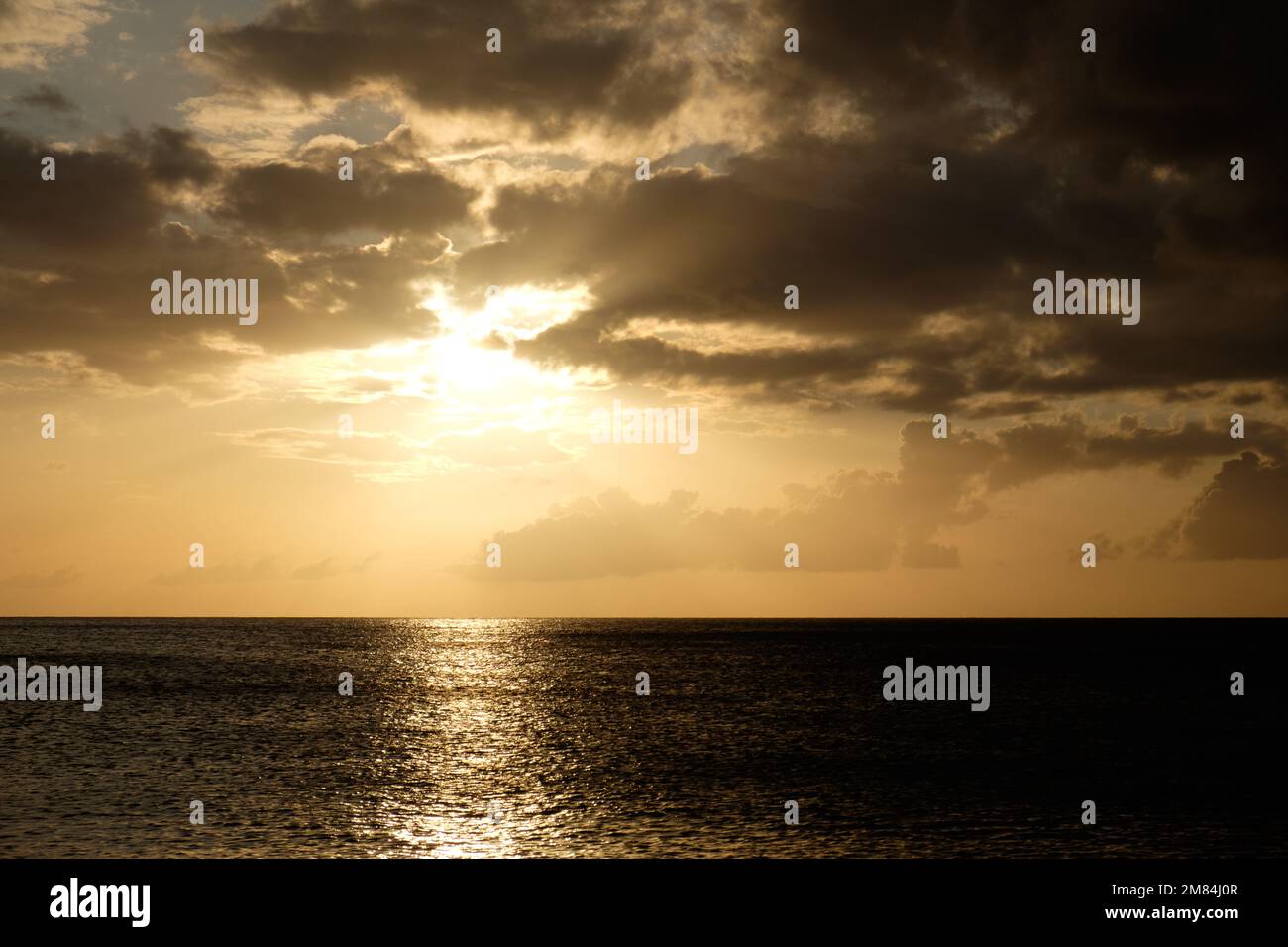 Coucher de soleil avec clous en guadeloupe (Antilles françaises) Banque D'Images