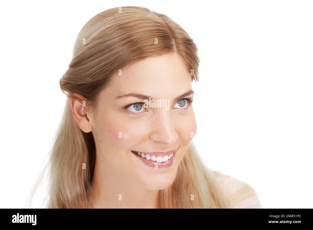 Sa beauté parle d'elle-même. Photo en studio d'une jeune femme attrayante isolée sur blanc. Banque D'Images