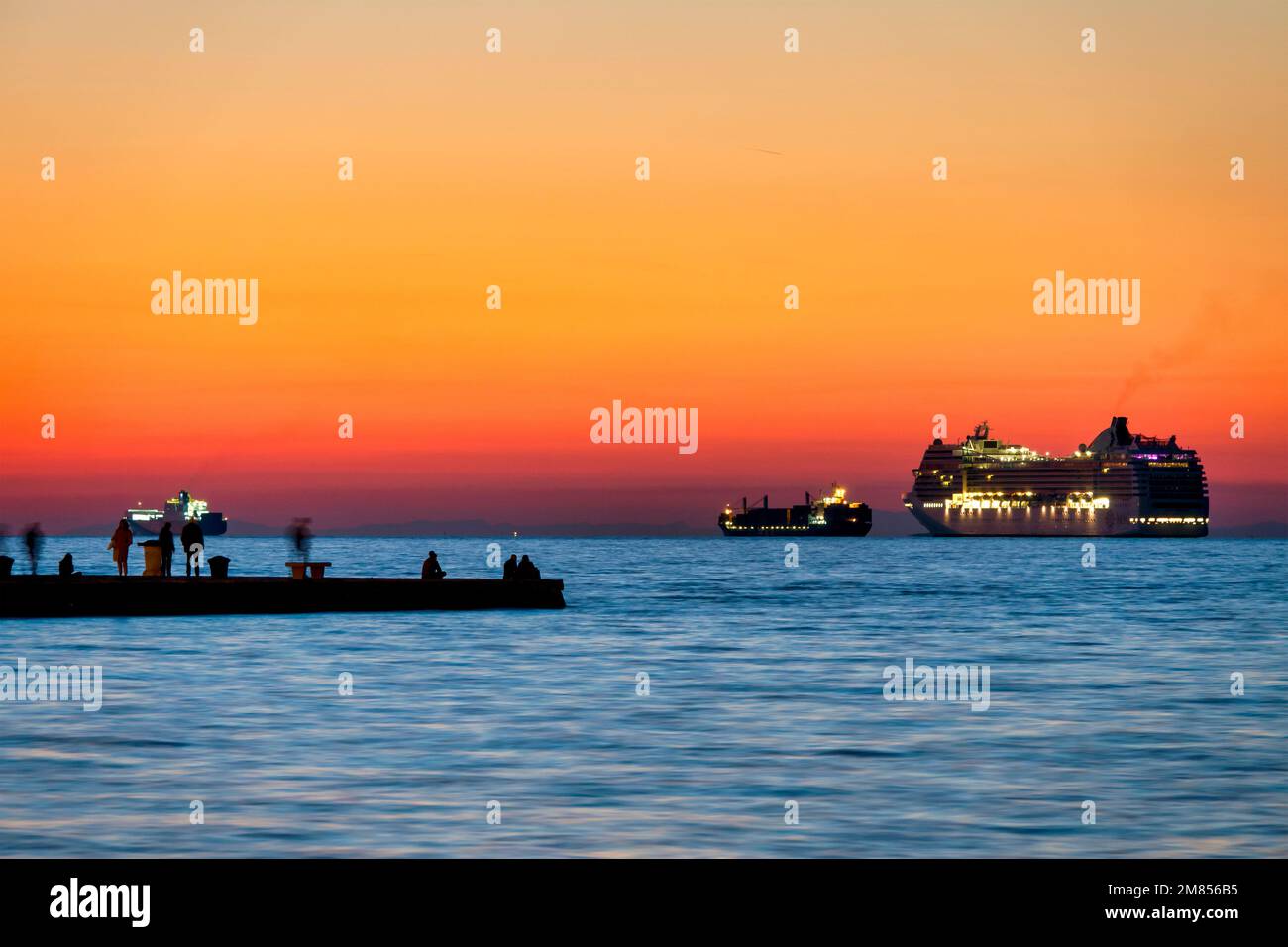 Bateau de croisière dans le vieux port de Trieste, Italie Banque D'Images