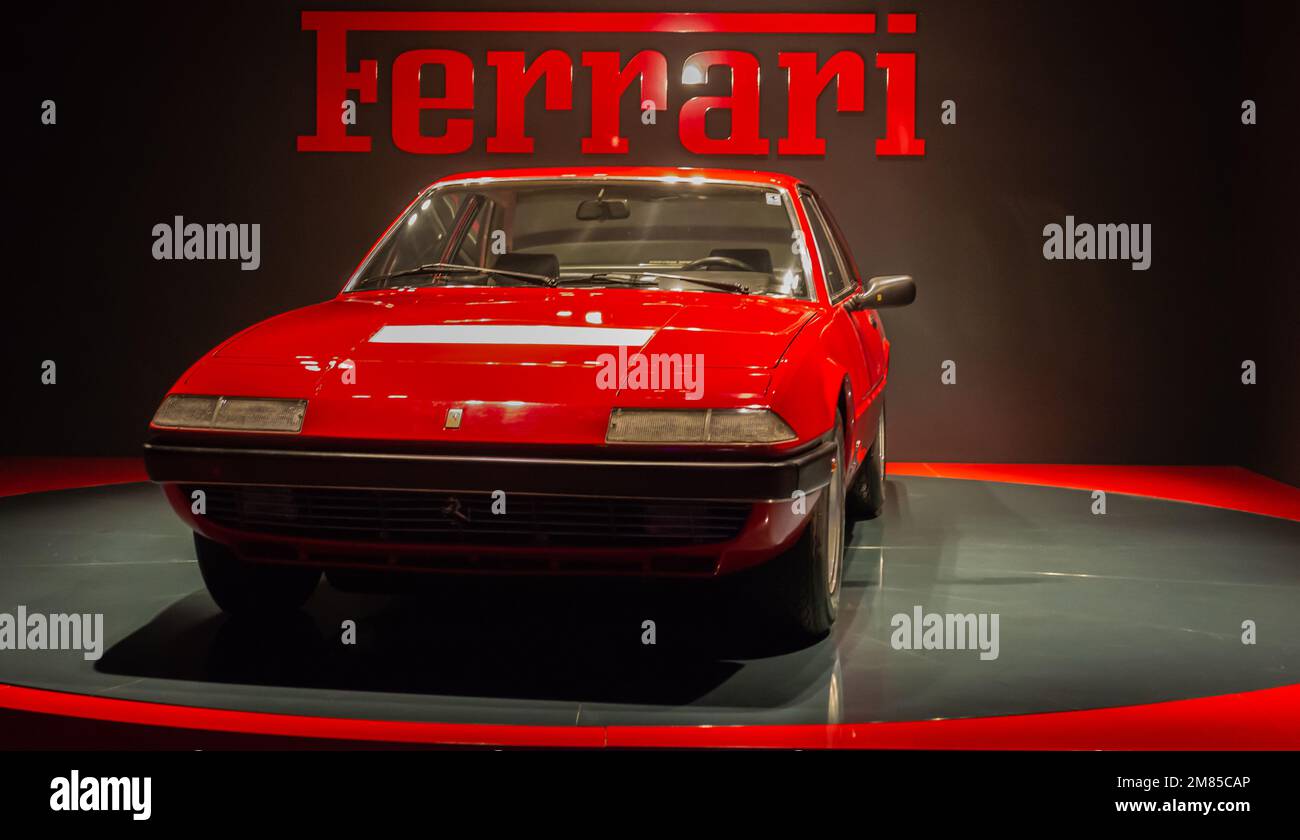 Musée national de l'automobile de Turin (MAUTO): Italie 1973 - Ferrari 365 GT4 2+2 - luxueux et moderne mais jamais préféré Turin, Piémont, nord de l'Italie Banque D'Images