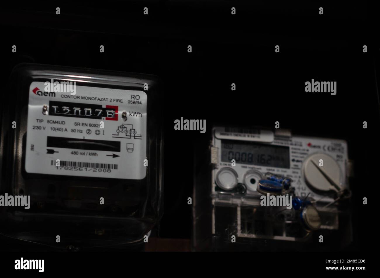 Écran analogique du compteur d'énergie naturelle domestique. Factures de services publics, consommation de gaz pour le chauffage de la maison, coûts d'énergie, image symbolique. Banque D'Images