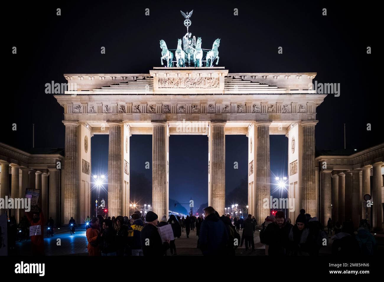 Porte de Brandebourg la nuit dans la capitale allemande Berlin Banque D'Images