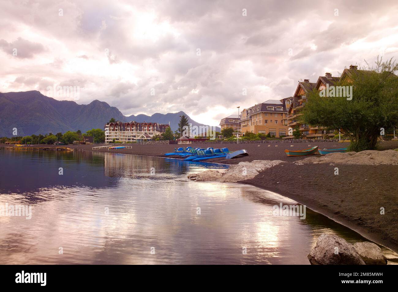 La rive du lac Villarrica dans la ville de Pucon, au Chili Banque D'Images