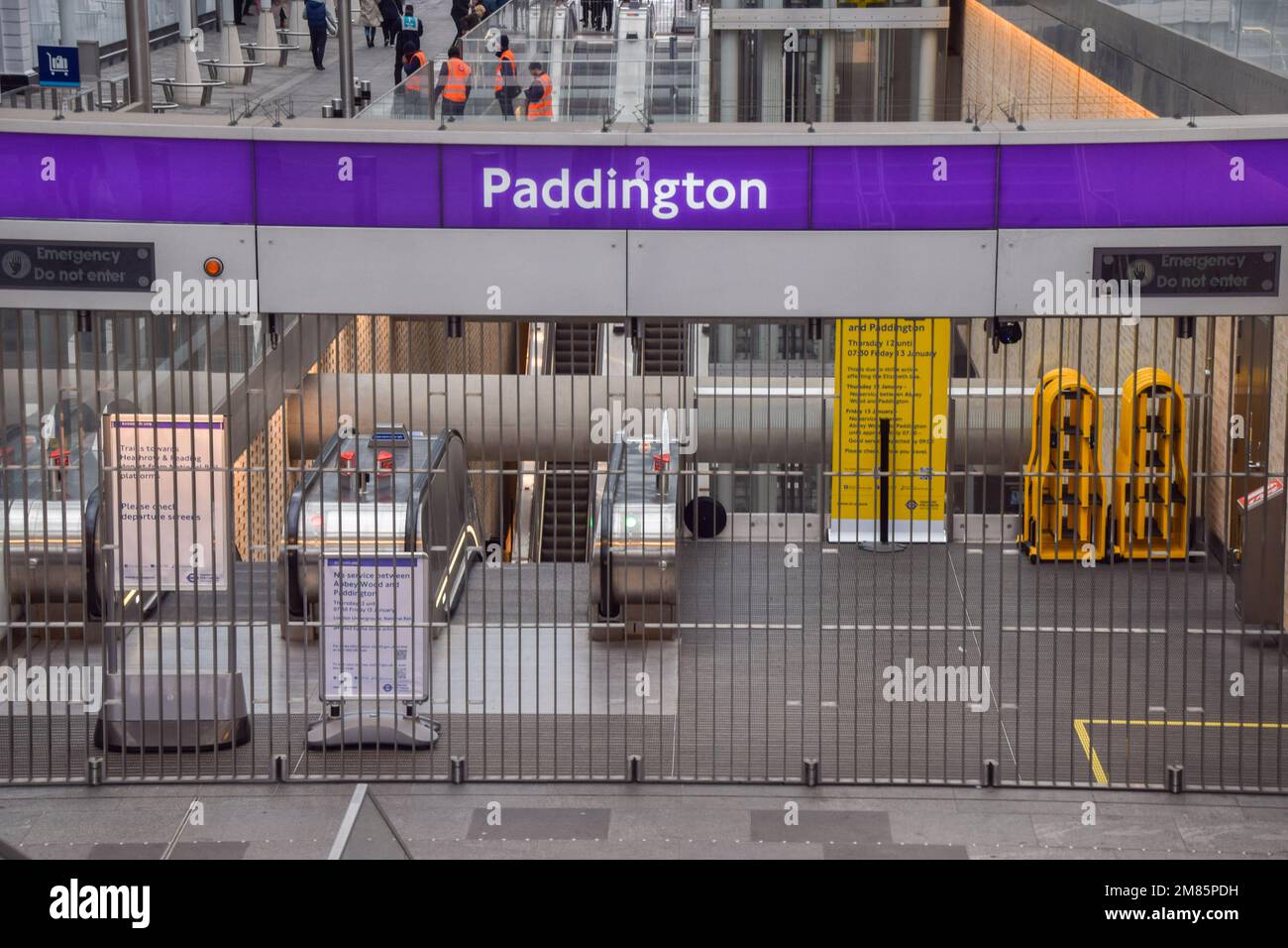 Londres, Royaume-Uni. 12th janvier 2023. Fermeture de l'entrée de la ligne Elizabeth à la gare de Paddington, car la TSSA (Association du personnel salarié du transport) a déclenché une grève sur salaire. Credit: Vuk Valcic/Alamy Live News Banque D'Images
