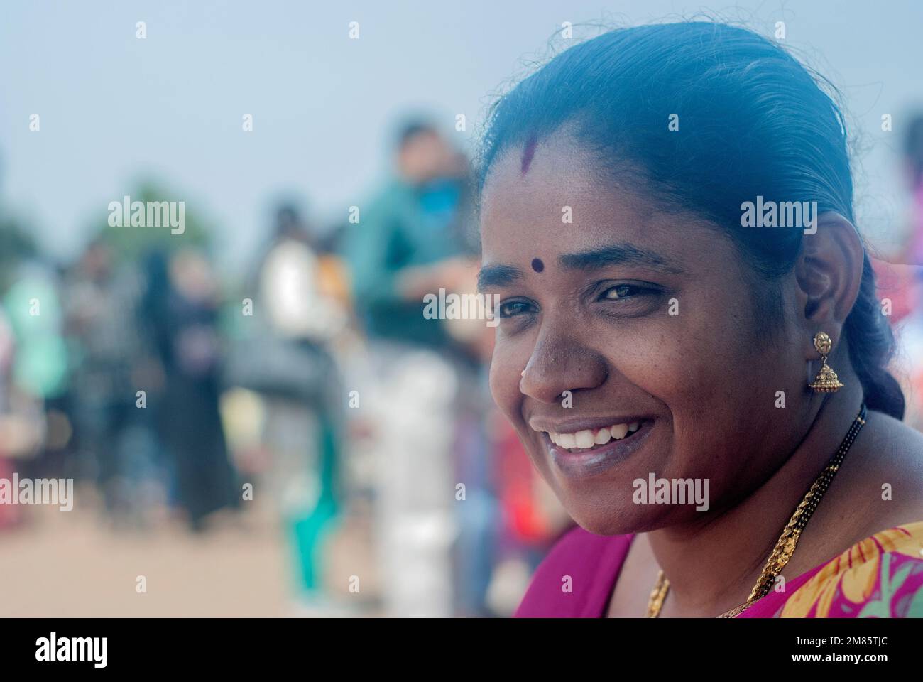 Belle femme indienne souriante Banque D'Images