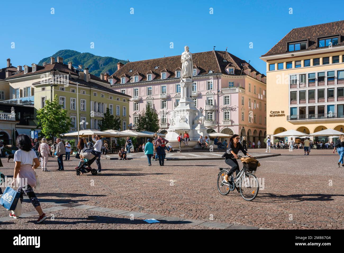 Ville de Bolzano, vue en été de la Piazza Walther située dans le centre historique de la ville de Bolzano, Italie Banque D'Images