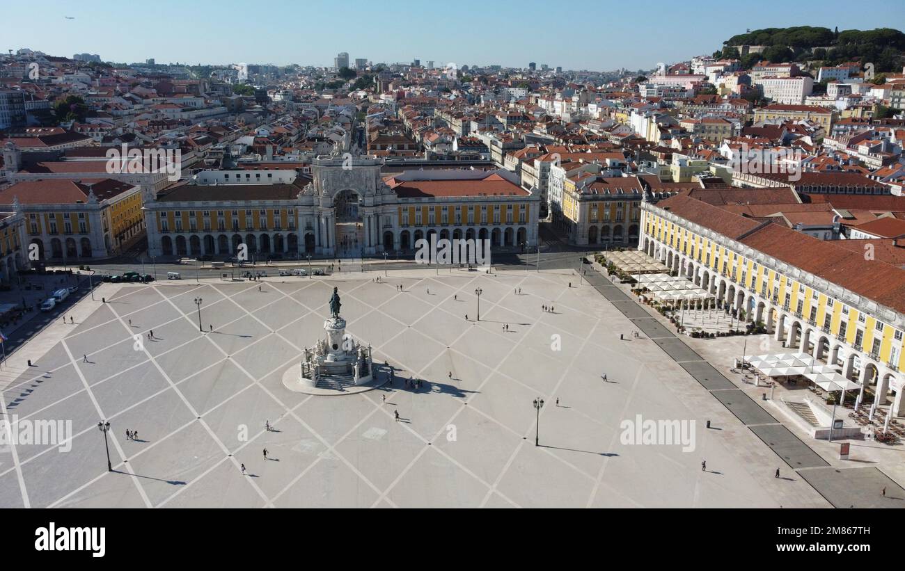 Photo aérienne de la ville de Lisbonne au Portugal. En face vous voyez la Praça do Comércio avec l'Arco da Rua Augusta. Banque D'Images