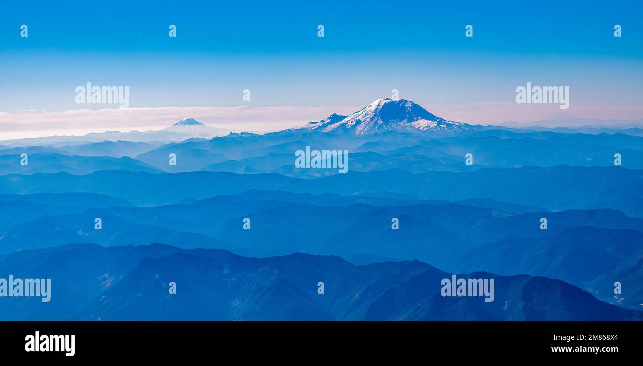 Vue aérienne du mont Rainier près de Seattle, Washington, États-Unis. Banque D'Images