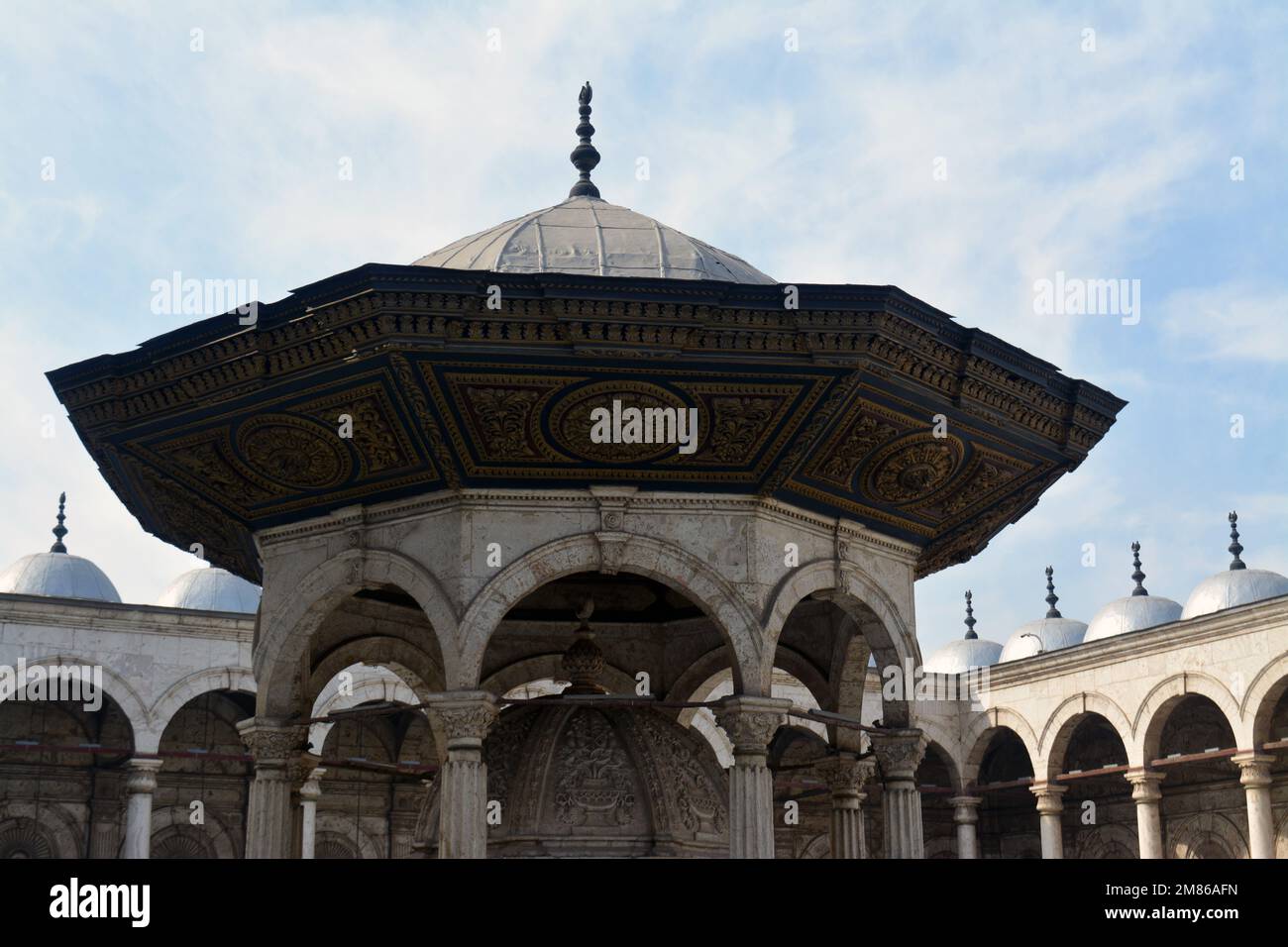 Fontaine d'ablution et cour de la grande mosquée de Muhammad Ali Pasha ou mosquée d'albâtre à la Citadelle du Caire, Château de Salah El DIN, détails de Banque D'Images