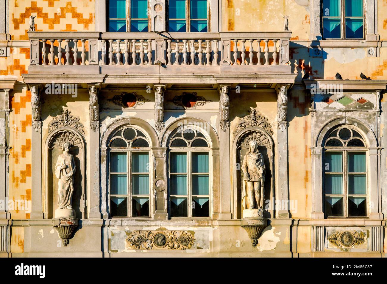 Balcon du Palazzo Gopcevich, Trieste, Italie Banque D'Images