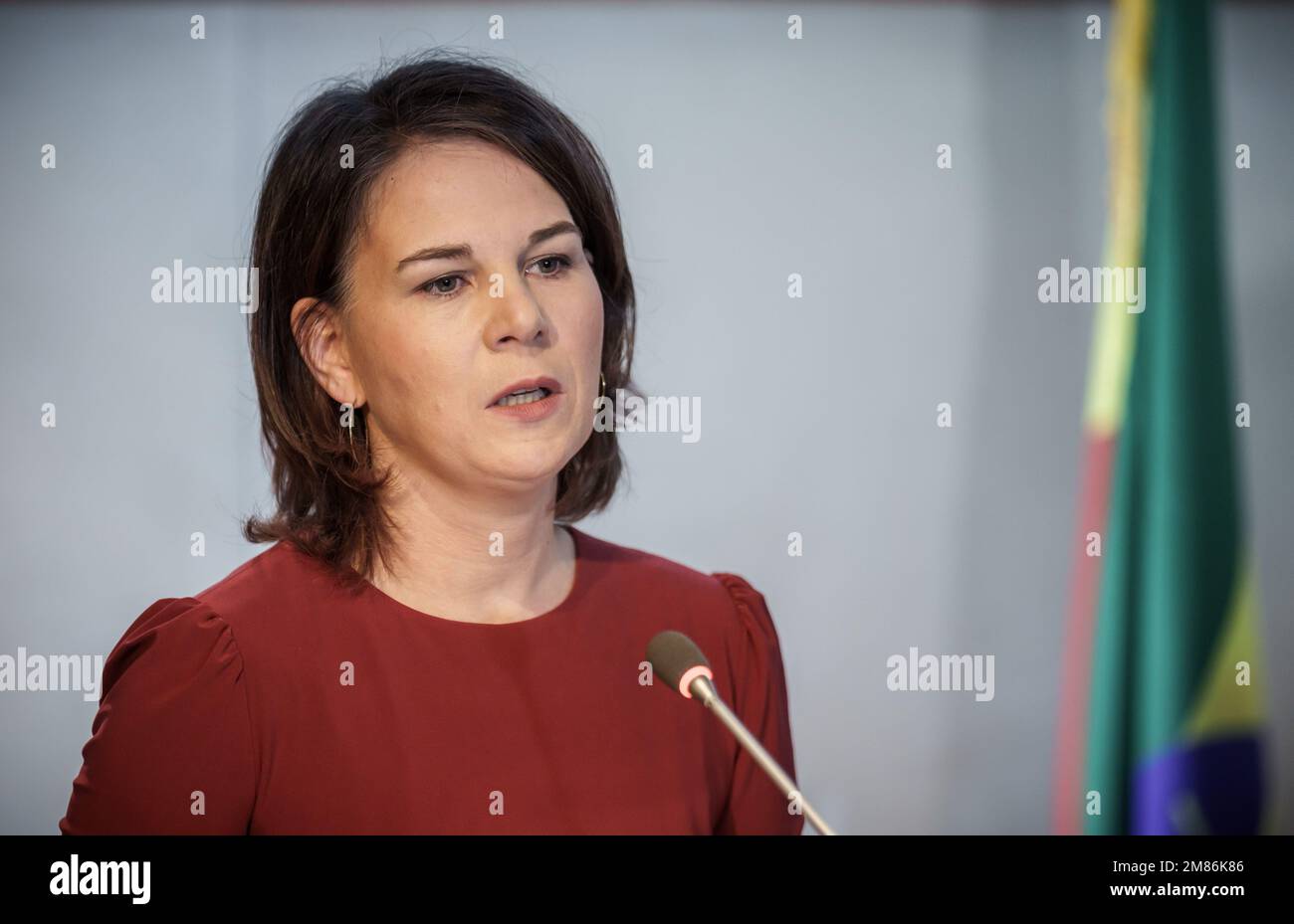 Addis Abeba, Éthiopie. 12th janvier 2023. Annalena Baerbock (Bündnis90/Die Grünen), ministre des Affaires étrangères, prend la parole lors d'une conférence de presse après avoir rencontré son homologue Mekonnen et la ministre française des Affaires étrangères Colonna. Le gouvernement éthiopien a conclu un accord de paix avec le Front de libération du peuple du Tigré (TPLF) en novembre. Credit: Michael Kappeller/dpa/Alay Live News Banque D'Images