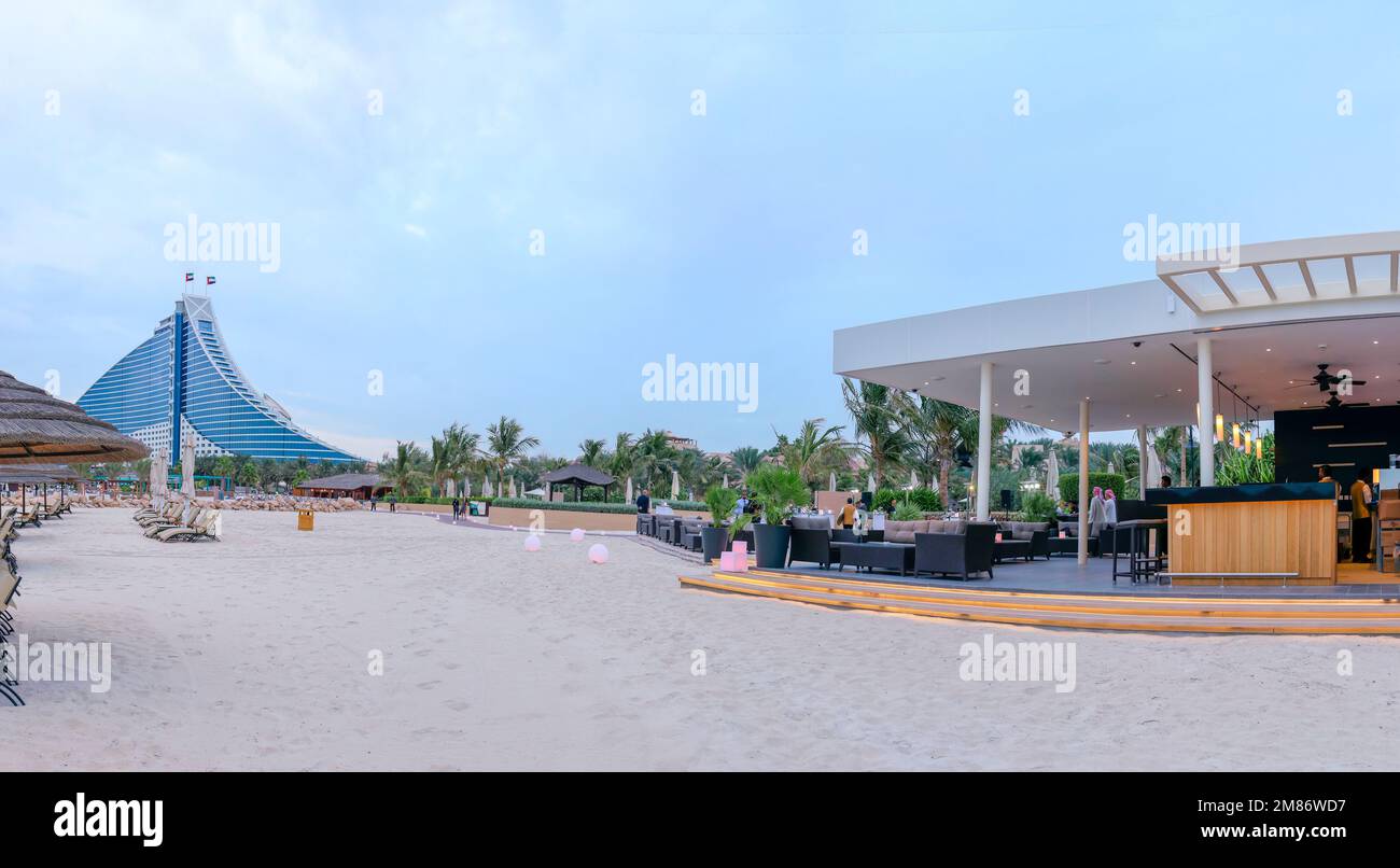 Dubaï, Émirats arabes Unis. 25 novembre 2015 - Hôtel de plage de Jumeirah. La vue du restaurant. Banque D'Images