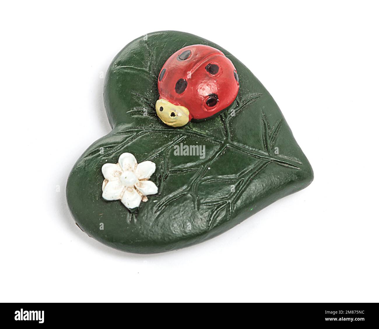 Gadgets en bois, gadgets en tissu et gadgets en céramique, de formes diverses. Arbre, porte-clés, nains, objets décoratifs, marionnettes, porte-bougie, antidérapant Banque D'Images