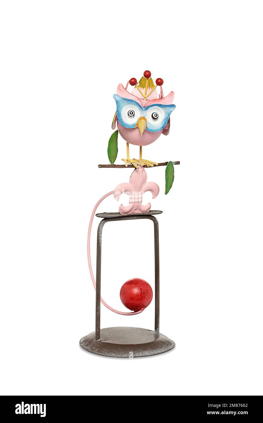 Gadgets en bois, gadgets en tissu et gadgets en céramique, de formes diverses. Arbre, porte-clés, nains, objets décoratifs, marionnettes, porte-bougie, antidérapant Banque D'Images