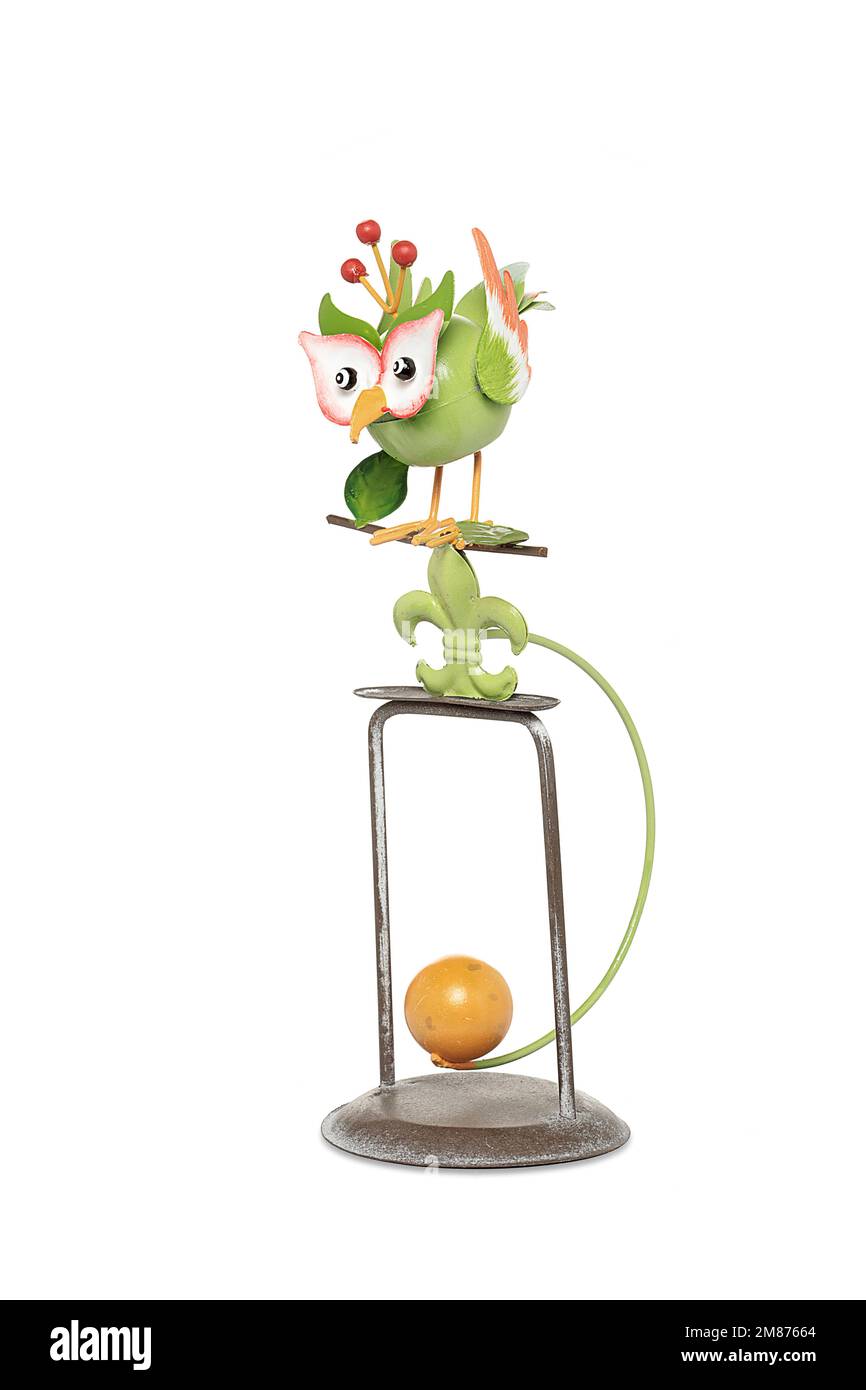 Gadgets en bois, gadgets en tissu et gadgets en céramique, de formes diverses. Arbre, porte-clés, nains, objets décoratifs, marionnettes, porte-bougie, antidérapant Banque D'Images