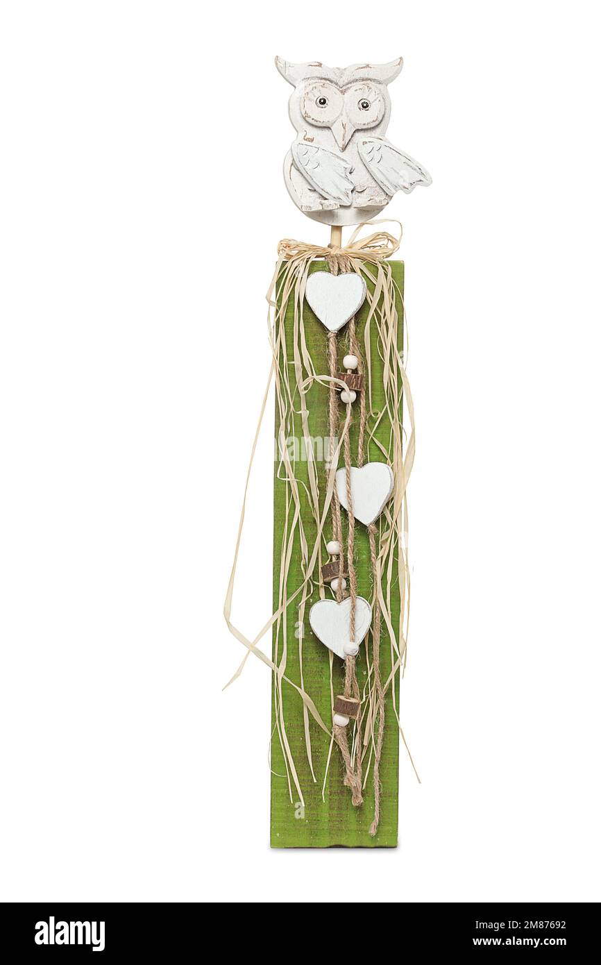 Gadgets en bois, gadgets en tissu et gadgets en céramique, de formes diverses. Arbre, porte-clés, nains, objets décoratifs, marionnettes, porte-bougie, antidérapant Banque D'Images