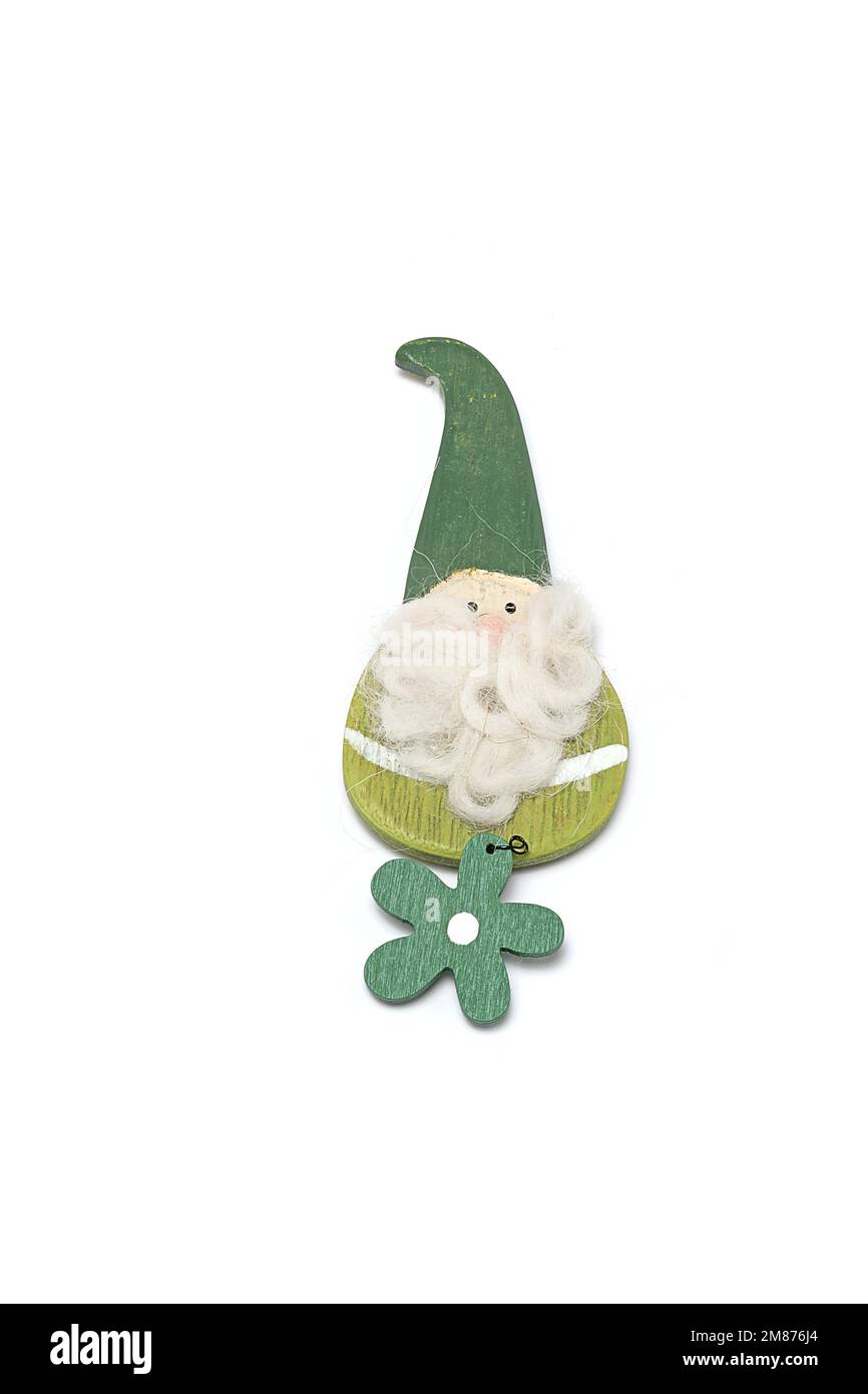 Gadgets en bois, gadgets en tissu et gadgets en céramique, de formes diverses. Arbre, porte-clés, nains, objets décoratifs, marionnettes, porte-bougie, antidérapant Banque D'Images