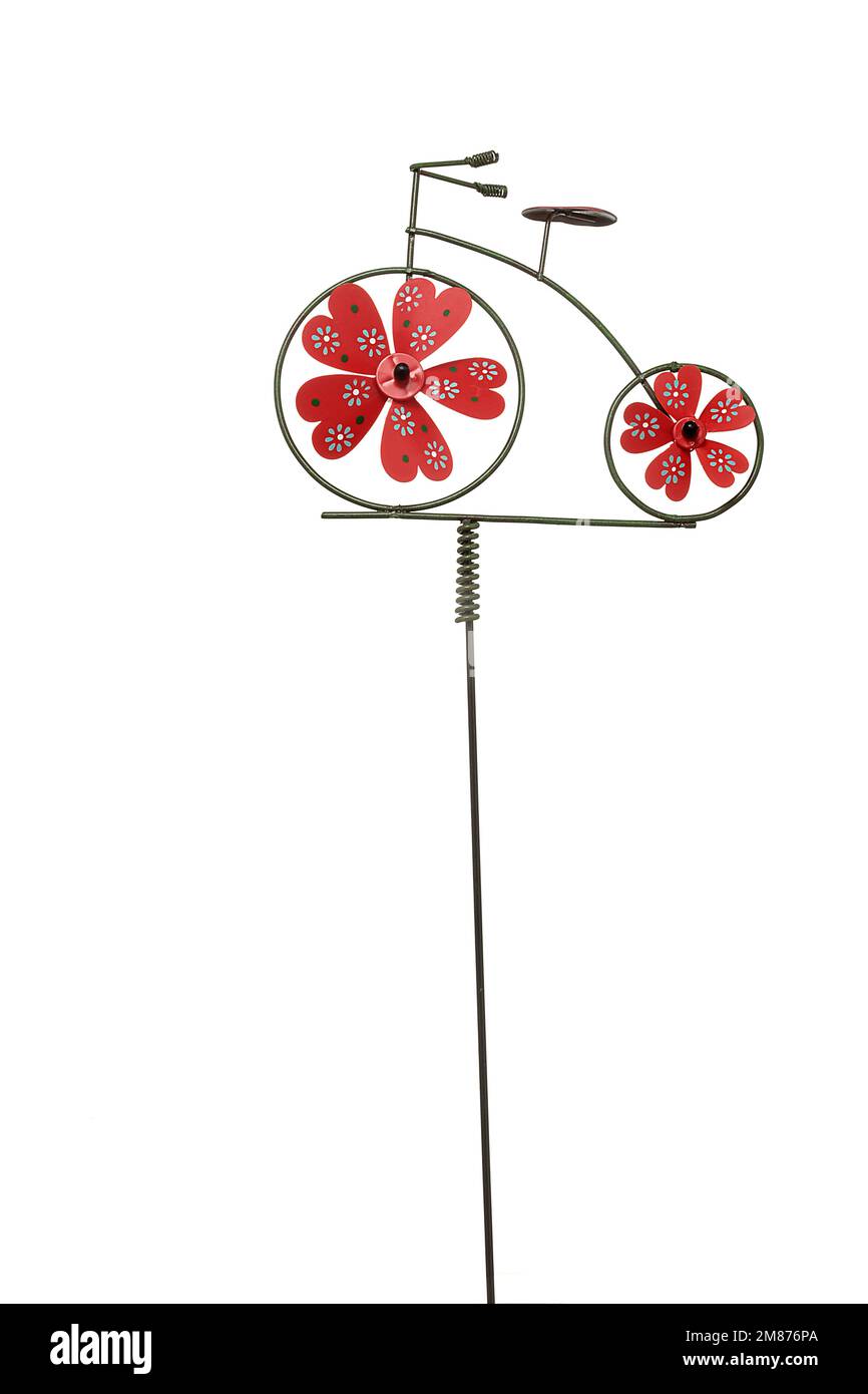 Gadgets en bois, gadgets en tissu et gadgets en céramique, de formes diverses. Arbre, porte-clés, nains, objets décoratifs, marionnettes, porte-bougie, antidérapant Banque D'Images