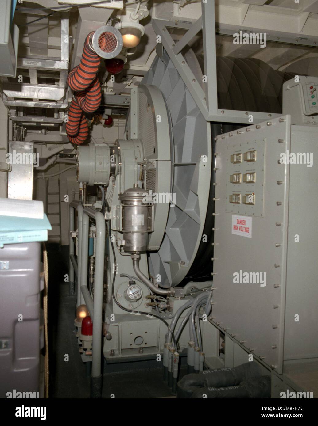 Le système de sonar tactique à matrice tractée et la salle bathythermographe de la frégate de missile guidé USS KAUFFMAN (FFG-59) à la fin de la construction. Base: Bath État: Maine (ME) pays: Etats-Unis d'Amérique (USA) Banque D'Images