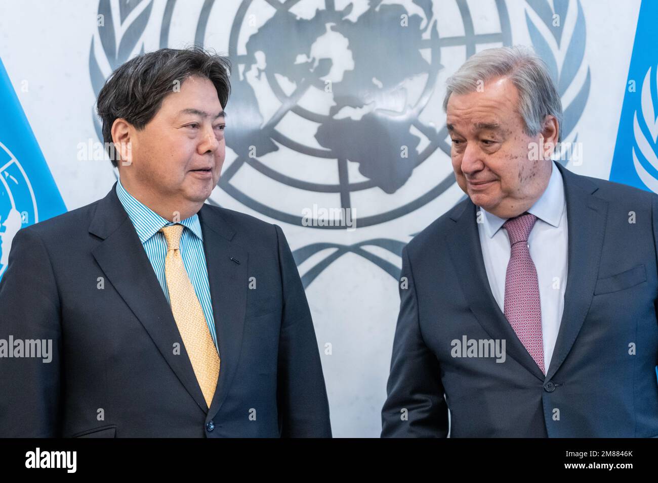 Hayashi Yoshimasa, Ministre des affaires étrangères du Japon, rencontre avec le Secrétaire général Antonio Guterres au siège de l'ONU à New York sur 12 janvier 2023 Banque D'Images