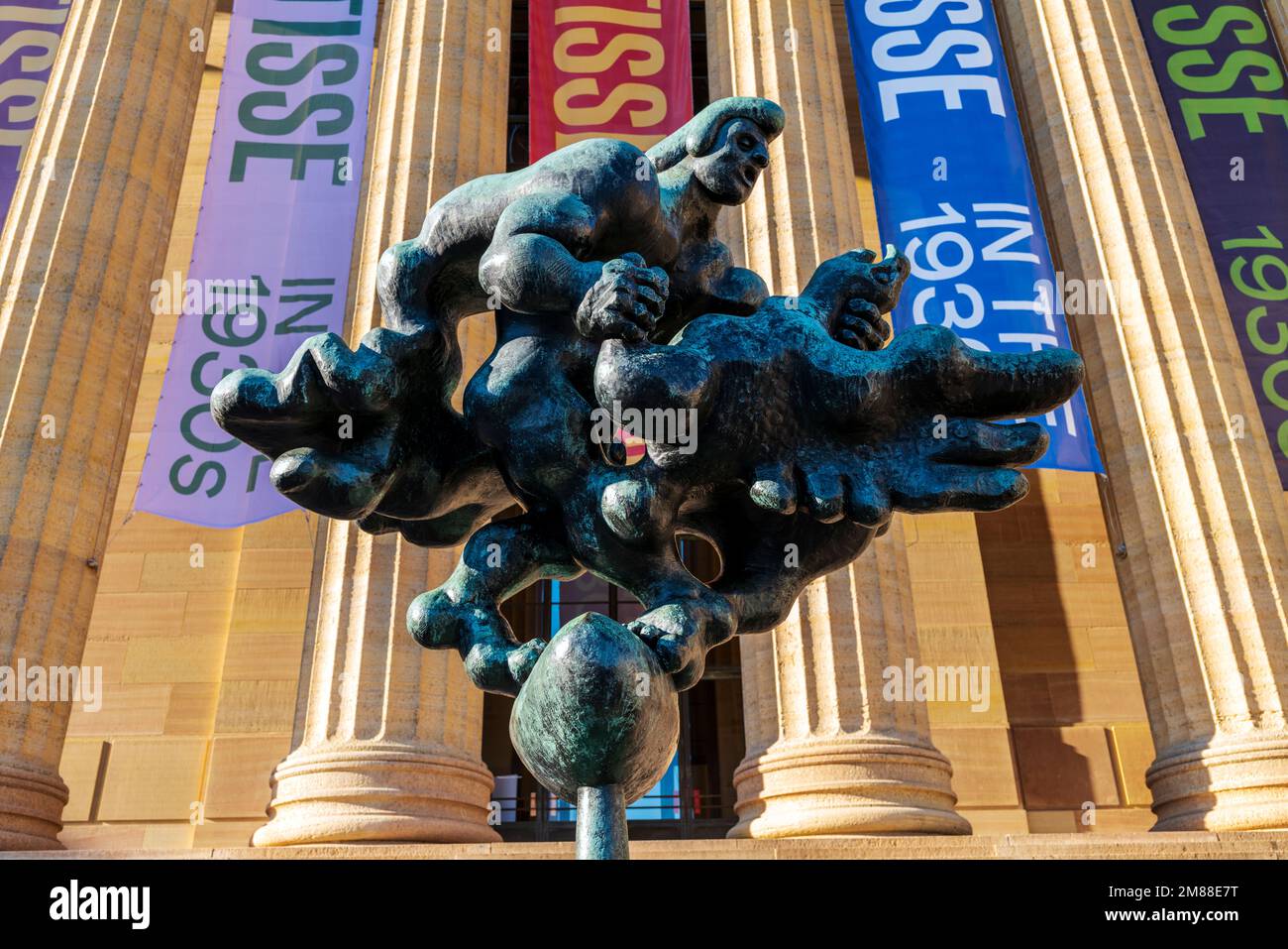 Sculpture en bronze; Prometheus étranglant le Scavenger; Jacques Lipchitz; 1943; Philadelphia Museum of Art; Philadelphie; Pennsylvanie; États-Unis Banque D'Images