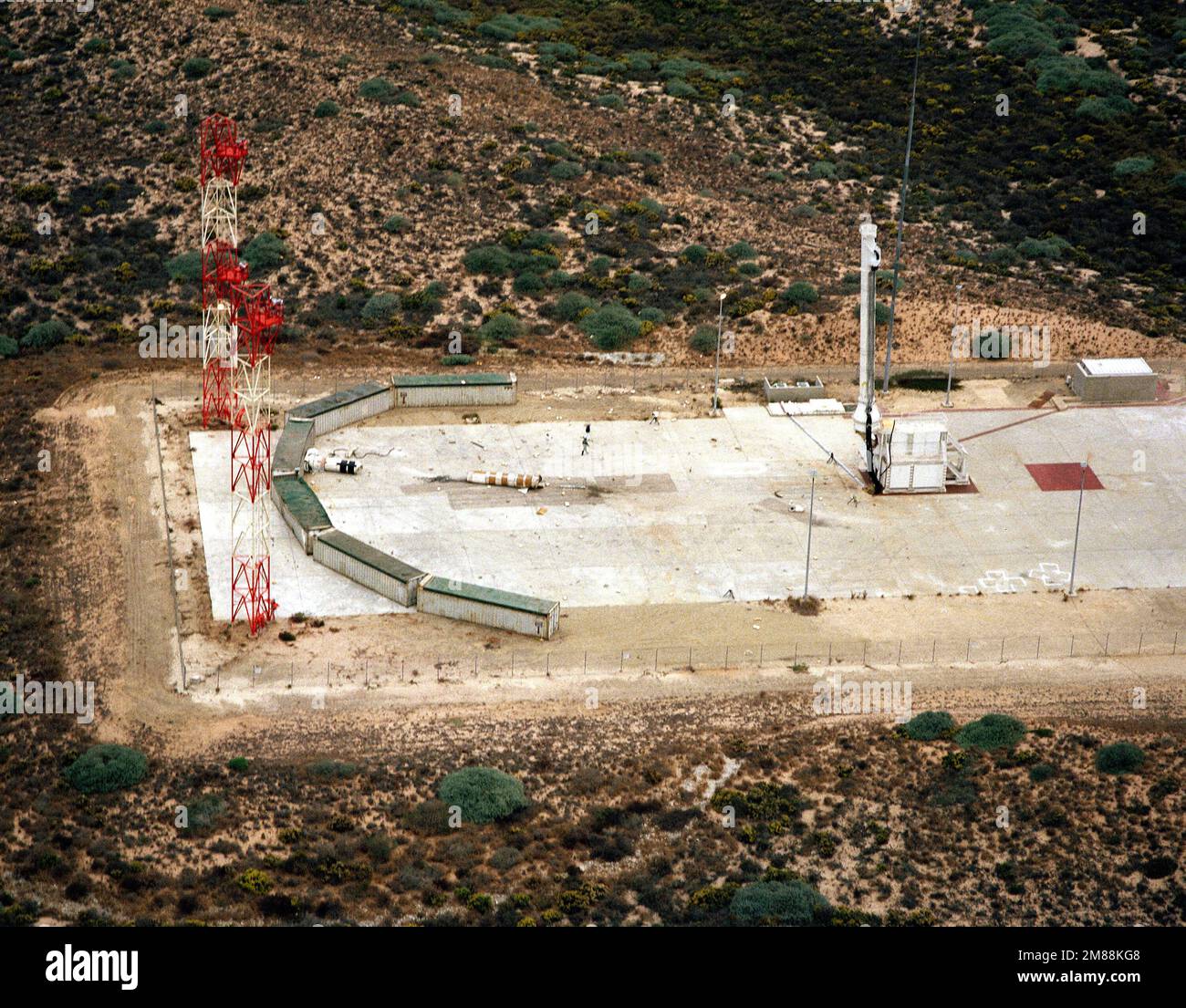 Une vue aérienne du banc d'essai n° 1 à la suite d'un essai du système de lancement assisté par canister en cours de développement pour une utilisation avec le Peacekeeper ICBM. Base: Vandenberg Air Force base État: Californie (CA) pays: États-Unis d'Amérique (USA) Banque D'Images