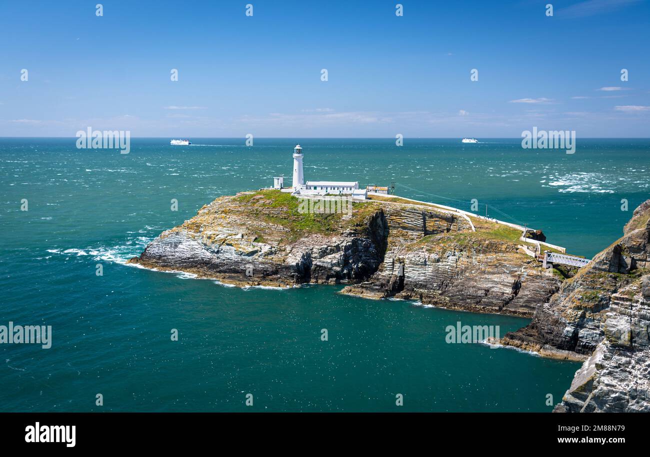 Phare de South Stack au large de la côte nord-ouest d'Anglesey, au nord du pays de Galles, au Royaume-Uni Banque D'Images