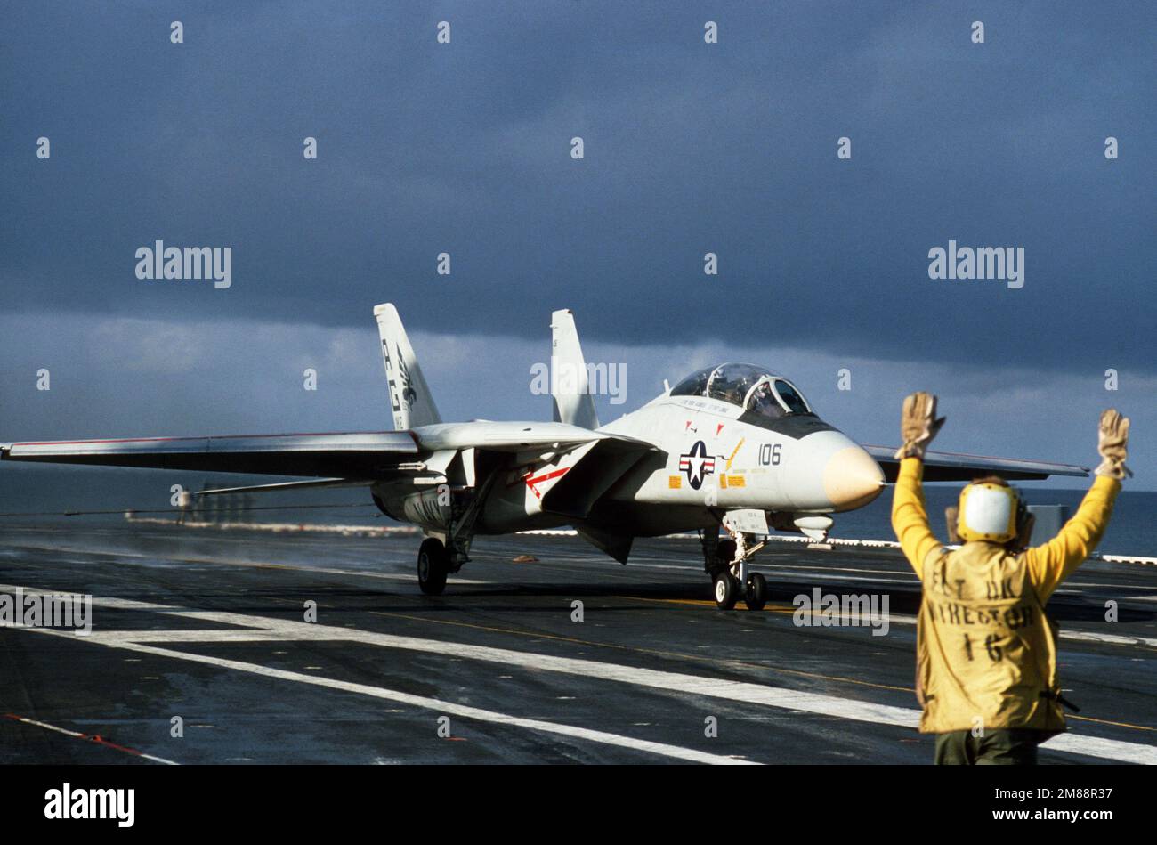 DN-ST-88-01805. Base : USS Saratoga (CV 60) Banque D'Images