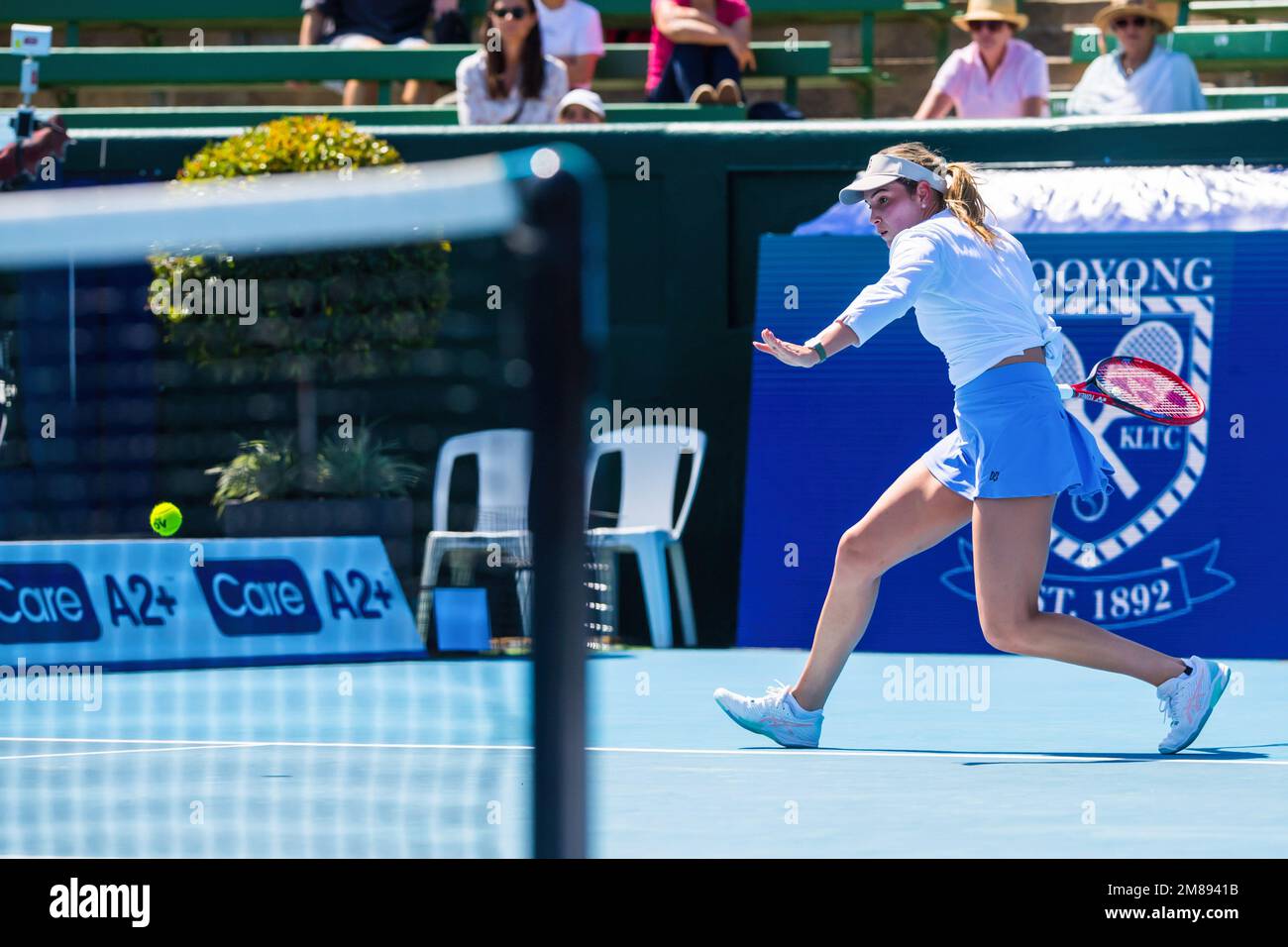 Donna Vekic vu en action pendant le match de célibataires féminin du Tournoi de tennis classique de Kooyong du jour 1 contre Linda Fruhvirtova. L'été de tennis de Melbourne a débuté, avec le Care A2 Kooyong Classic qui a ouvert une journée de jeu au Kooyong Lawn tennis Club. Donna Vekic a lancé les femmes célibataires avec une défaite 6-4, 6-3 de Linda Fruhvirtova. Vekic, le monde croate no. 60 a dépassé la star tchèque montante lors de ses débuts sur le tribunal du centre historique de Kooyongís.malgré une opportunité précoce de briser le service Vekic, Fruhvirtova n'a pas pu capitaliser, avec de l'expérience aidant le C Banque D'Images