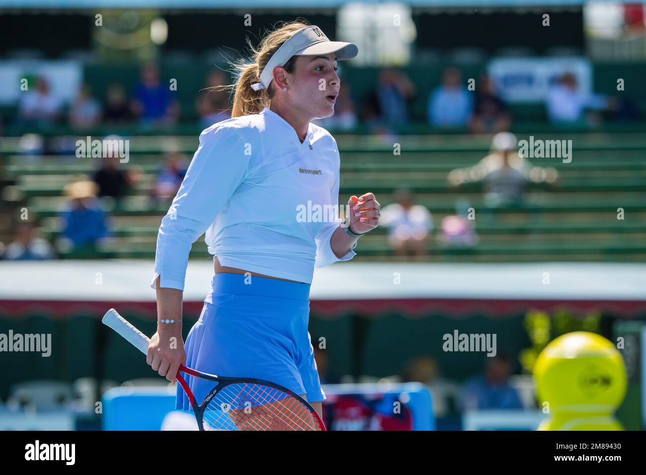 Donna Vekic vu en action pendant le match de célibataires féminin du Tournoi de tennis classique de Kooyong du jour 1 contre Linda Fruhvirtova. L'été de tennis de Melbourne a débuté, avec le Care A2 Kooyong Classic qui a ouvert une journée de jeu au Kooyong Lawn tennis Club. Donna Vekic a lancé les femmes célibataires avec une défaite 6-4, 6-3 de Linda Fruhvirtova. Vekic, le monde croate no. 60 a dépassé la star tchèque montante lors de ses débuts sur le tribunal du centre historique de Kooyongís.malgré une opportunité précoce de briser le service Vekic, Fruhvirtova n'a pas pu capitaliser, avec de l'expérience aidant le C Banque D'Images