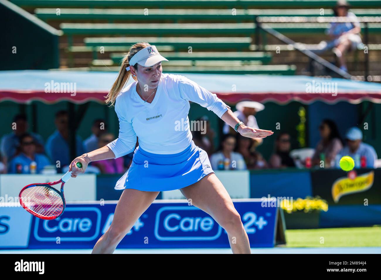 Donna Vekic vu en action pendant le match de célibataires féminin du Tournoi de tennis classique de Kooyong du jour 1 contre Linda Fruhvirtova. L'été de tennis de Melbourne a débuté, avec le Care A2 Kooyong Classic qui a ouvert une journée de jeu au Kooyong Lawn tennis Club. Donna Vekic a lancé les femmes célibataires avec une défaite 6-4, 6-3 de Linda Fruhvirtova. Vekic, le monde croate no. 60 a dépassé la star tchèque montante lors de ses débuts sur le tribunal du centre historique de Kooyongís.malgré une opportunité précoce de briser le service Vekic, Fruhvirtova n'a pas pu capitaliser, avec de l'expérience aidant le C Banque D'Images