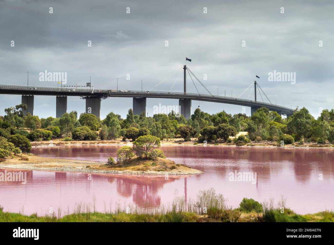 Le lac rose de Westgate Park dans la ville de Melbourne. Banque D'Images