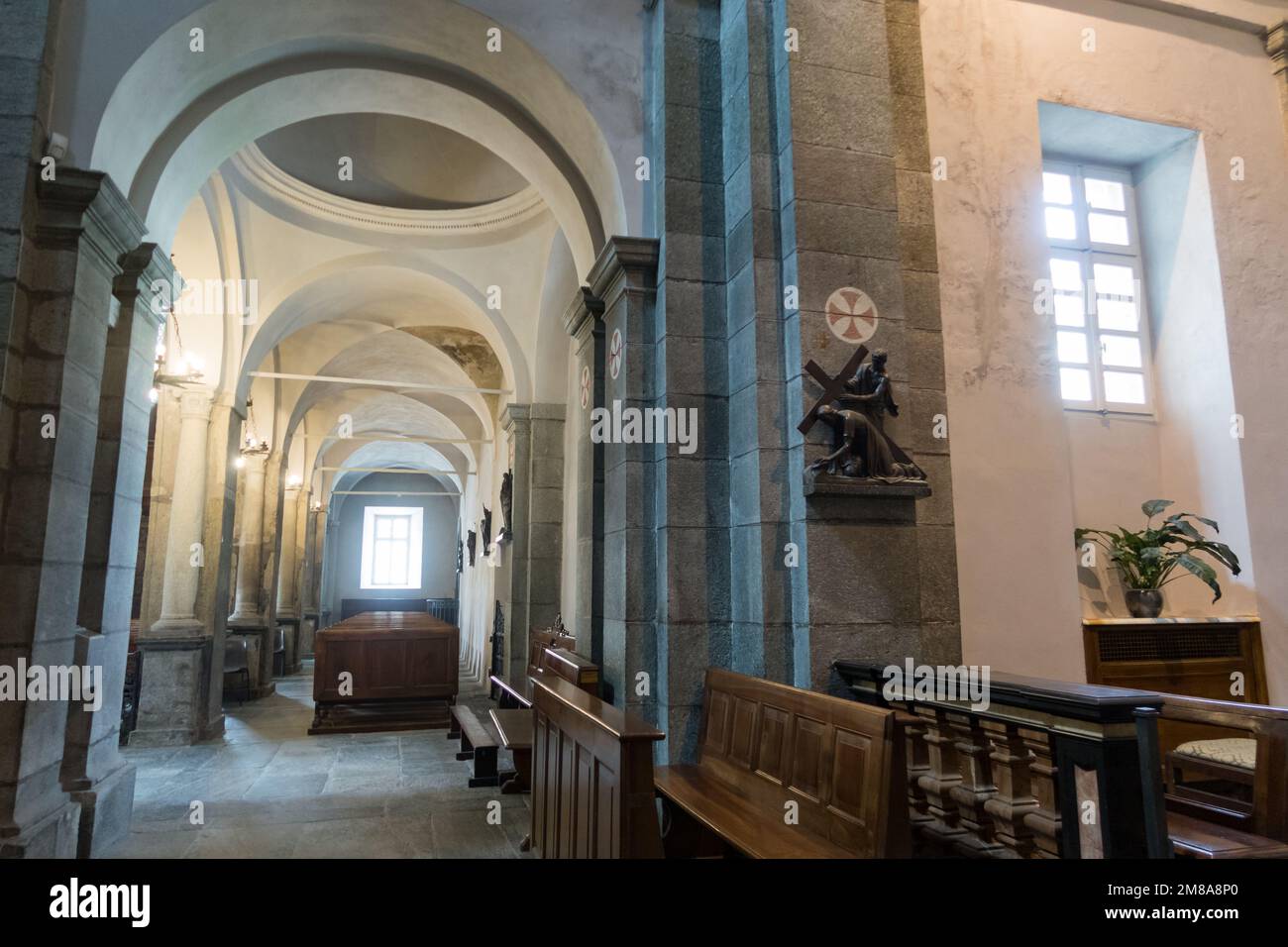 Vue sur l'intérieur de l'ancienne église d'Oropa, près de Biella, en Italie Banque D'Images