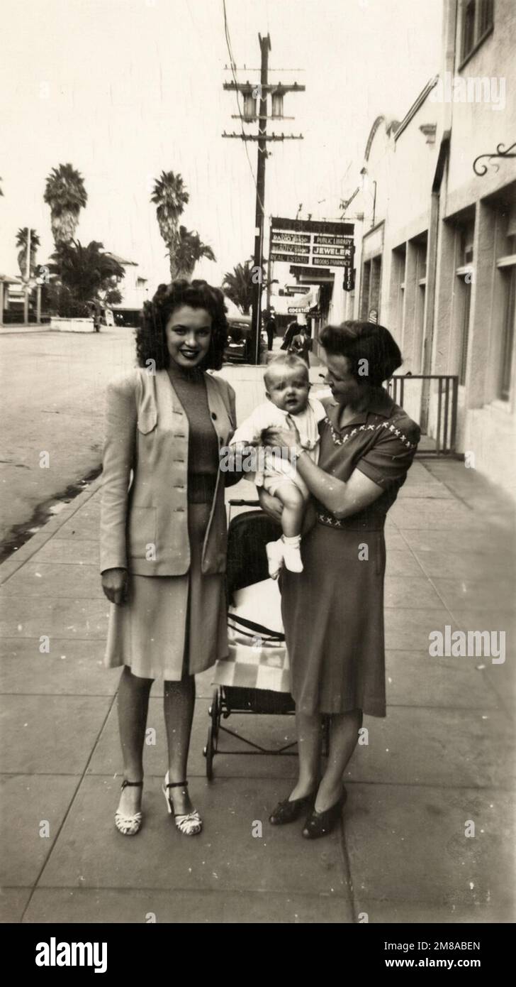 Photographie de Marilyn Monroe - Norma Jeane à Los Angeles 1944 - auteur inconnu Banque D'Images
