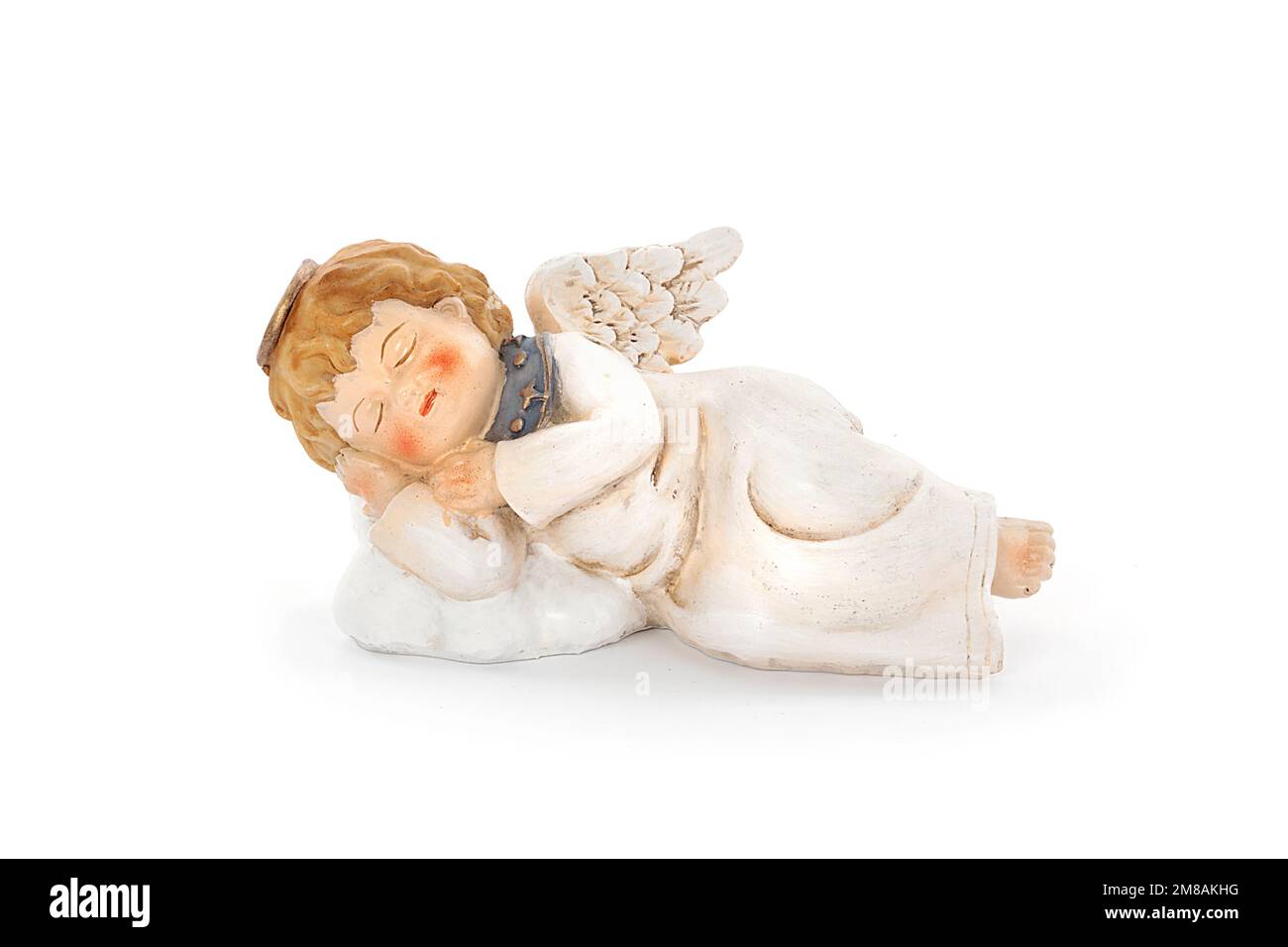 Figurine ange en céramique sur fond blanc. Idéal pour Noël et Pâques Banque D'Images