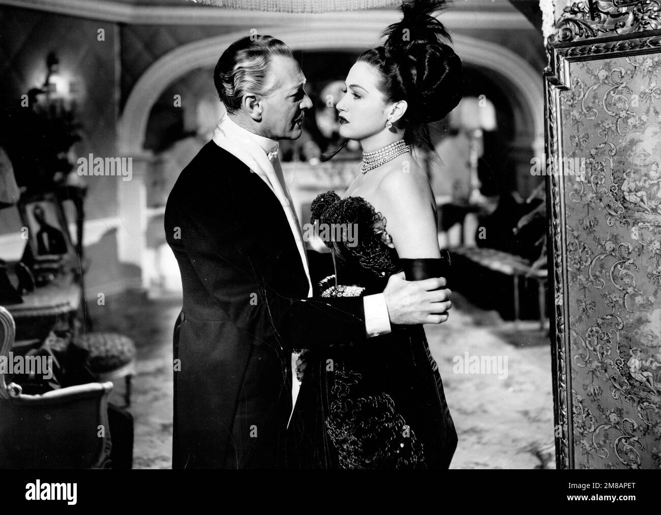 DOROTHY LAMOUR et OTTO KRUGER dans LULU BELLE (1948), réalisé par LESLIE FENTON. Crédit: PHOTOS de COLUMBIA / Album Banque D'Images